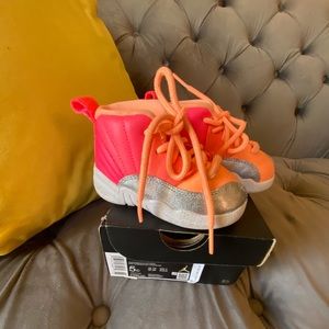 Toddler Girls Retro 12 Jordan’s size 5c